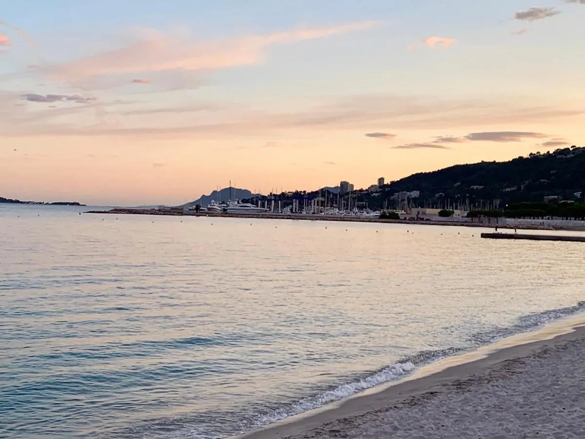 Cocoon Vue Mer ☆ En Face Du Port De Golfe-Juan ☆ 0*,  프랑스